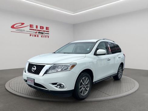 Used 2015 Nissan Pathfinder SV image 1