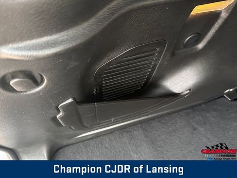 Used 2023 Jeep Renegade Latitude image 33