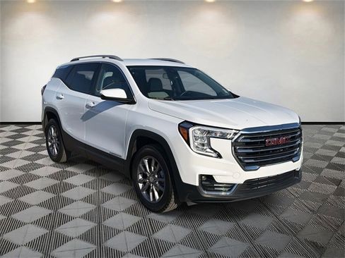 Used 2024 GMC Terrain SLT image 3