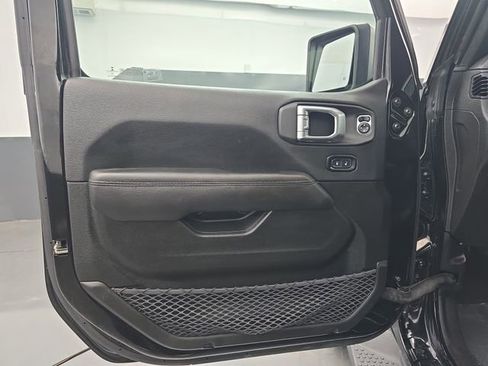 Used 2022 Jeep Wrangler Unlimited Sahara image 24