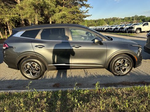 Used 2024 Kia Sportage LX image 11