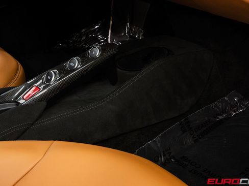 Used 2021 Ferrari F8 Tributo RWD image 38