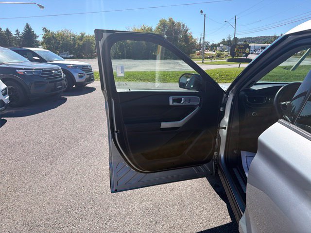 Used 2022 Ford Explorer Limited AWD/4WD image 17