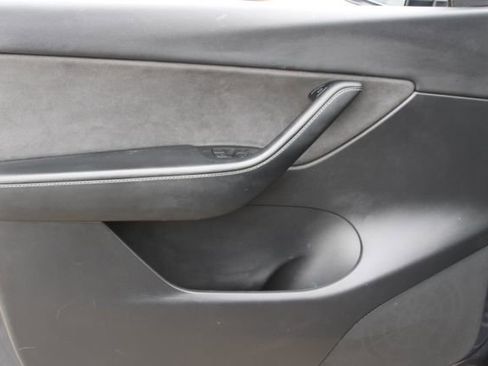 Used 2022 Tesla Model Y Performance AWD/4WD image 10