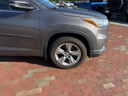 Used 2015 Toyota Highlander Limited w/ Driver Technology Package AWD/4WD image 17