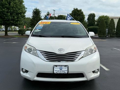 Used 2017 Toyota Sienna XLE w/ XLE Navigation Package FWD image 2