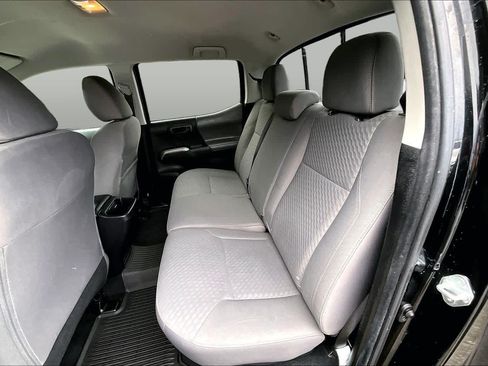 Certified 2022 Toyota Tacoma SR5 AWD/4WD image 19