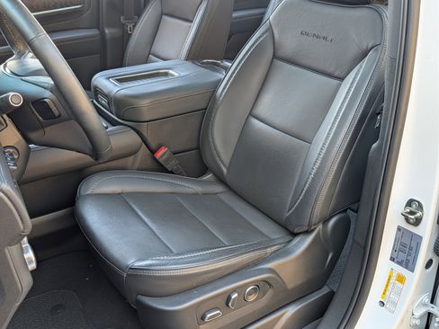 Used 2023 GMC Yukon XL Denali image 17