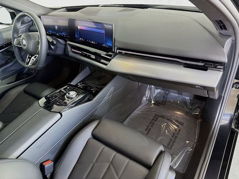 Certified 2024 BMW 530i 530i w/ M Sport Package image 31