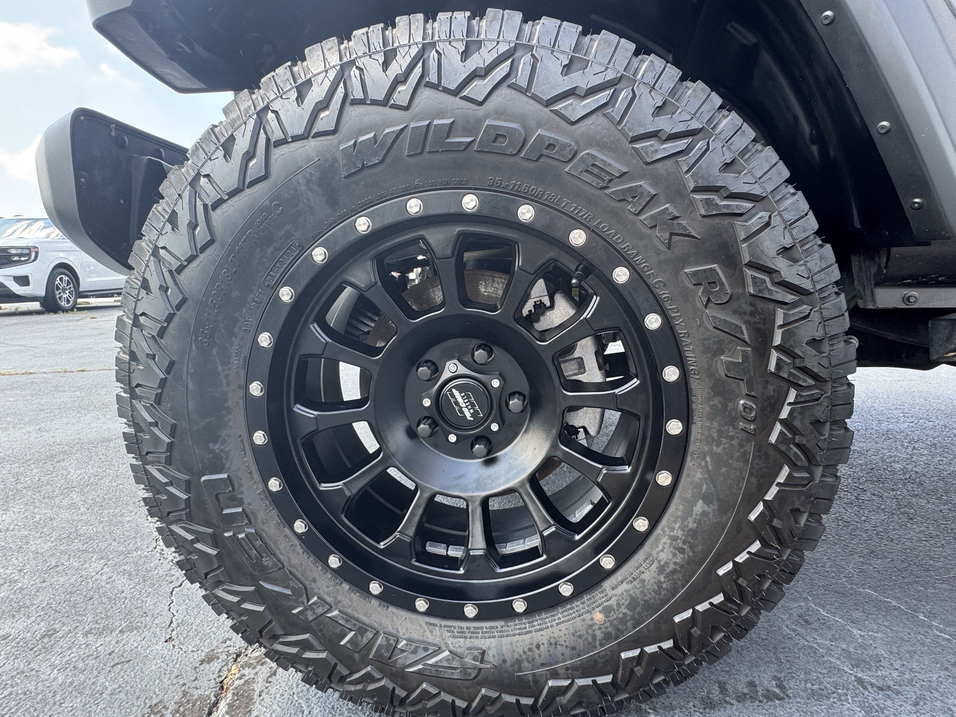 Used 2025 Jeep Gladiator Sport AWD/4WD image 11
