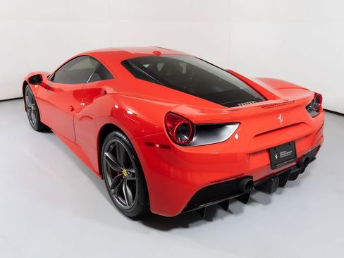Used 2017 Ferrari 488 GTB RWD image 15