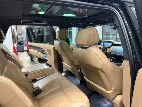 Used 2023 Land Rover Range Rover Long Wheelbase SE image 28