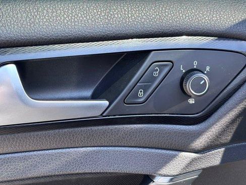 Used 2017 Volkswagen GTI S FWD image 9