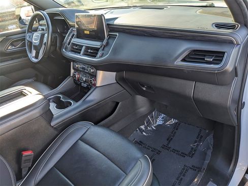 Used 2024 GMC Yukon SLT image 13