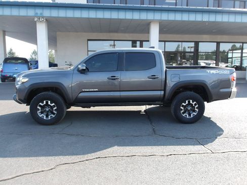 Used 2022 Toyota Tacoma TRD Off-Road AWD/4WD image 2
