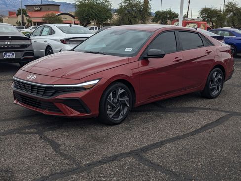 Certified 2025 Hyundai Elantra Sport w/ Cargo Package image 5