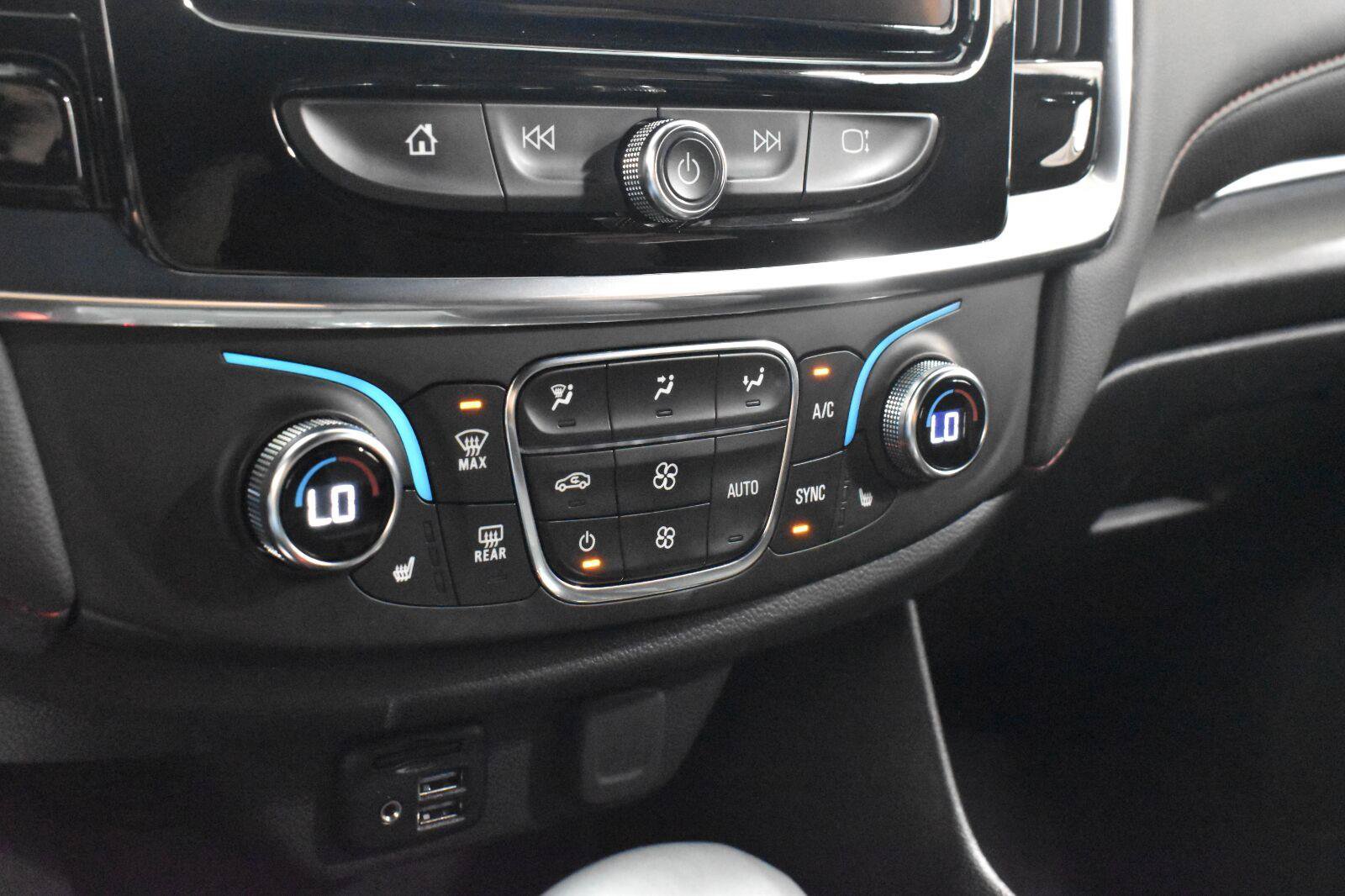 Used 2023 Chevrolet Traverse RS w/ LPO, Floor Liner Package FWD image 20