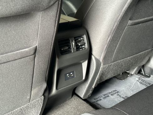 Used 2022 Nissan Rogue SV image 14