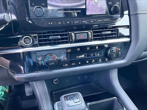 Used 2023 Nissan Pathfinder Platinum FWD image 15