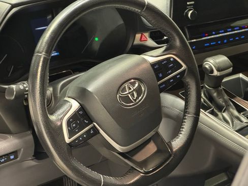 Used 2021 Toyota Sienna XLE w/ XLE Plus Package image 16