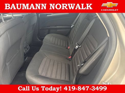 Used 2017 Ford Fusion SE w/ Fusion SE Technology Package FWD image 22