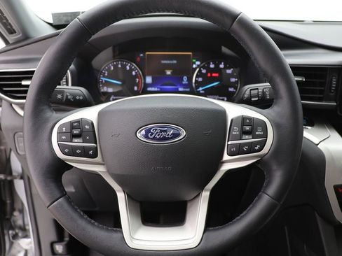 Used 2022 Ford Explorer XLT w/ Equipment Group 202A image 18