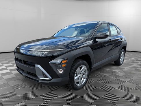 Certified 2025 Hyundai Kona SE image 3