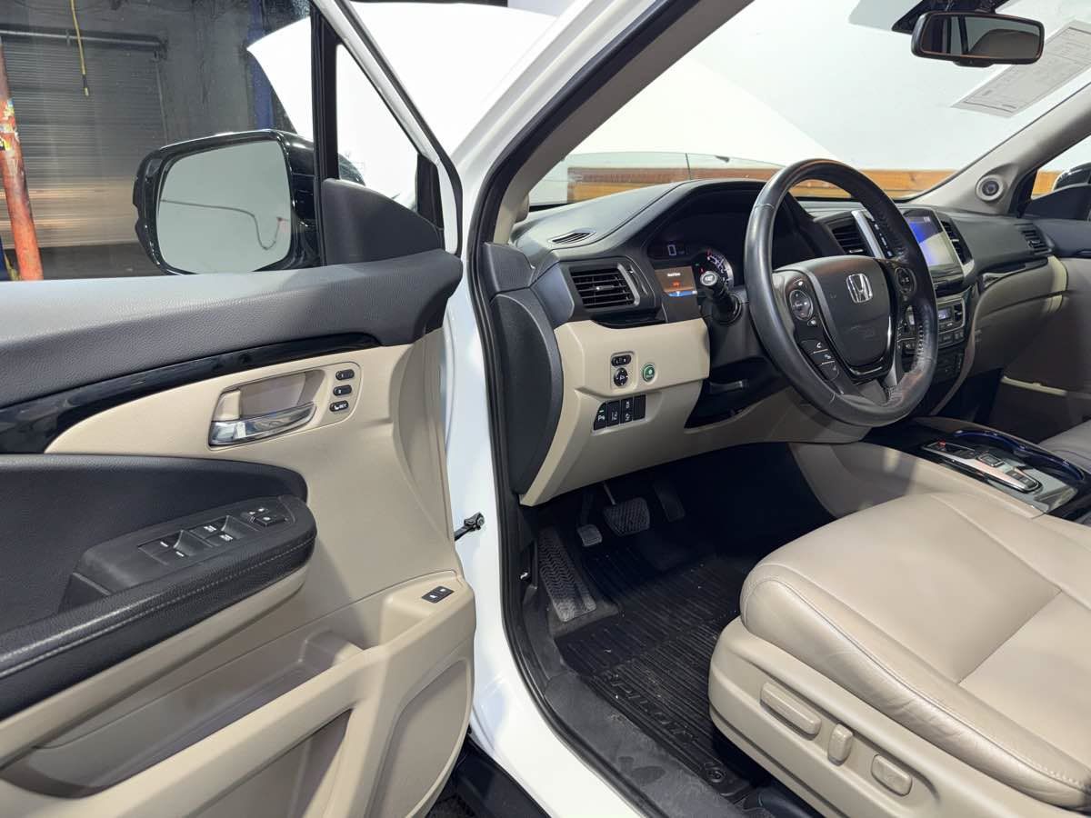 Used 2017 Honda Pilot Touring image 15