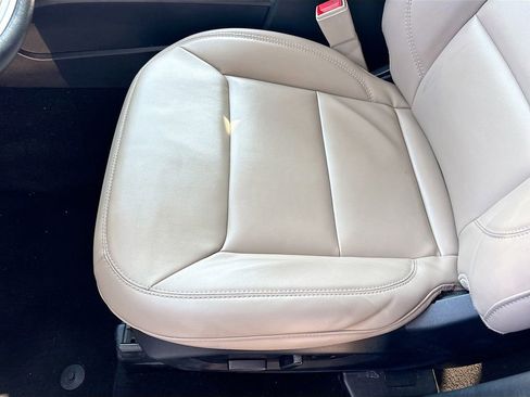 Used 2024 Ford Explorer XLT w/ Equipment Group 202A image 18