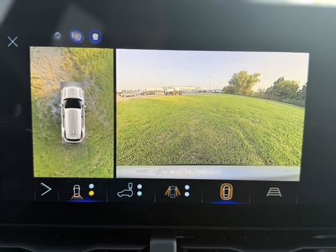 Used 2027 Chevrolet Equinox RS w/ Safety and Technology Package FWD image 11