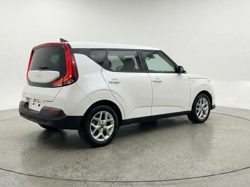 Used 2025 Kia Soul LX w/ LX Technology Package FWD image 9
