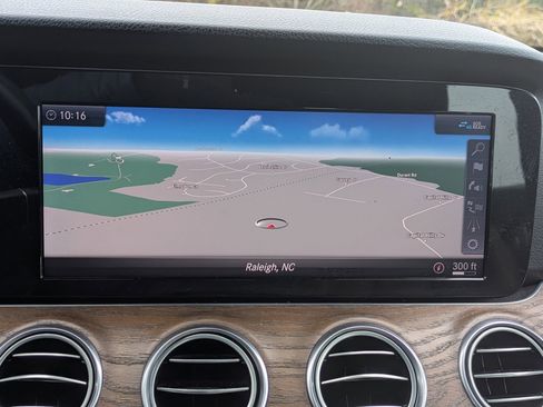 Used 2019 Mercedes-Benz E 300 image 13