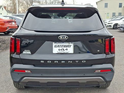 Certified 2021 Kia Sorento S w/ Panoramic Sunroof Package image 6