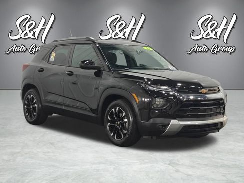 Used 2021 Chevrolet TrailBlazer LT w/ Sun and Liftgate Package FWD image 2