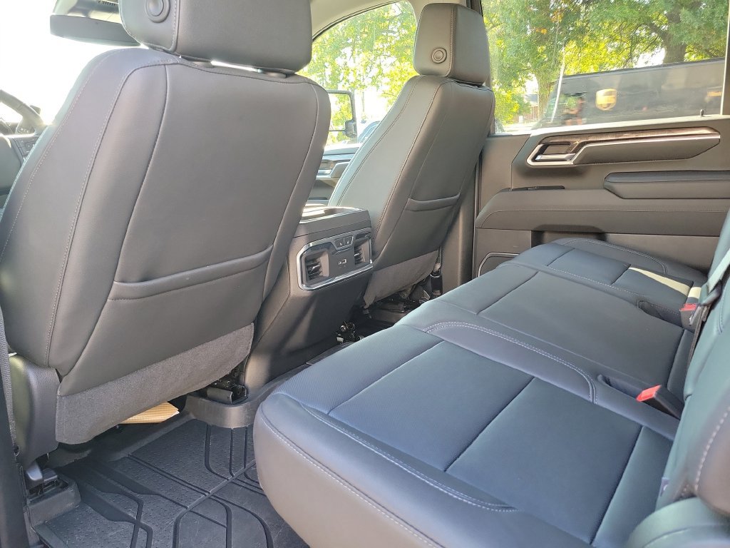 Used 2025 Chevrolet Silverado 3500 LTZ w/ LTZ Convenience Package AWD/4WD image 18