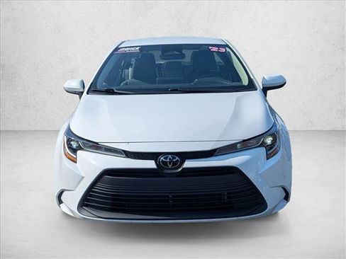 Used 2023 Toyota Corolla LE image 2