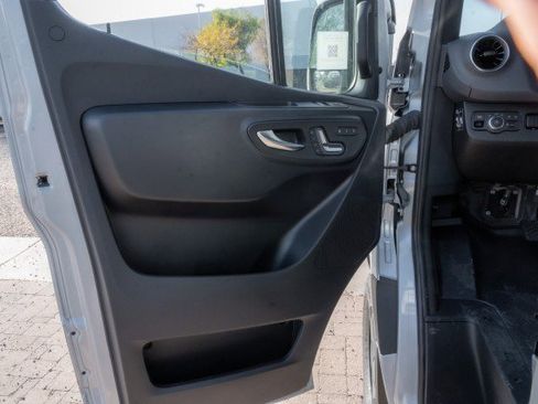 Used 2025 Mercedes-Benz Sprinter 2500 image 11