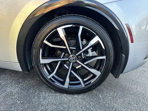 Used 2024 Toyota Prius Prime Premium image 29