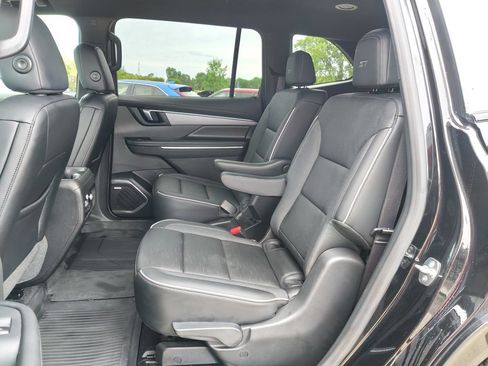 Used 2026 Buick Enclave Sport Touring w/ LPO, All-Weather Package AWD/4WD image 11