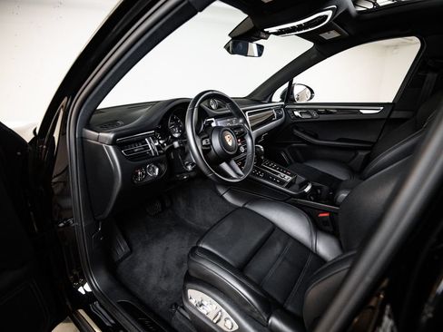 Certified 2023 Porsche Macan Turbo AWD/4WD image 4