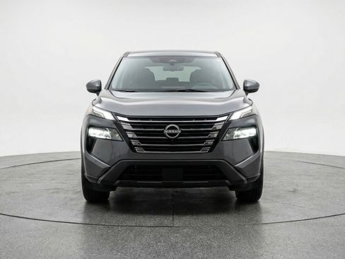 Used 2025 Nissan Rogue SV image 2