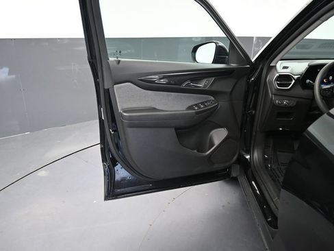 Used 2025 Chevrolet TrailBlazer LT AWD/4WD image 24