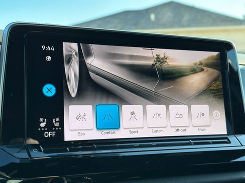 Used 2024 Volkswagen Atlas Cross Sport SE w/ Panoramic Sunroof Package image 35