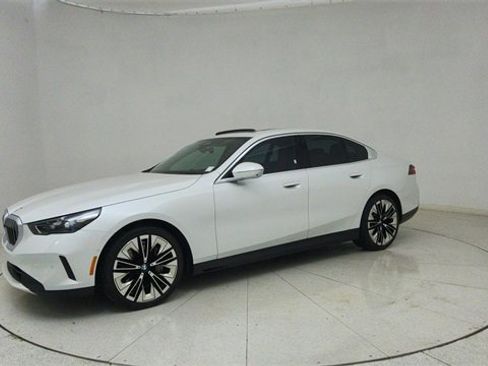 Used 2025 BMW 540i xDrive image 65