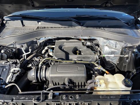 Used 2020 Ford Explorer XLT image 25