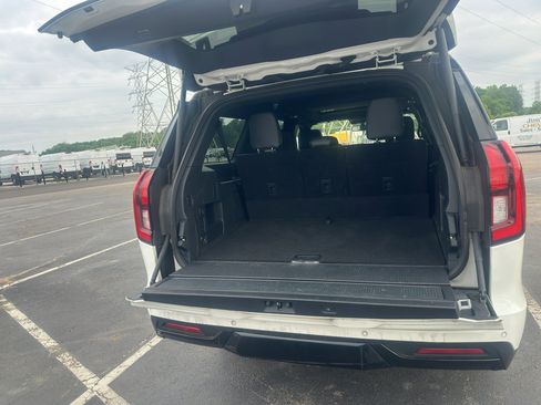 Used 2025 Ford Expedition Max Platinum w/ Stealth Performance Package AWD/4WD image 5