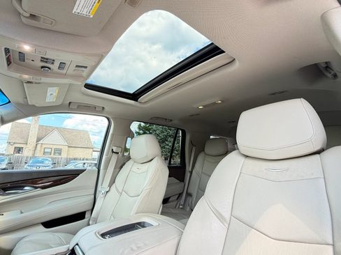 Used 2017 Cadillac Escalade Luxury AWD/4WD image 33