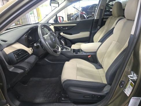 Used 2025 Subaru Outback Premium AWD/4WD image 9