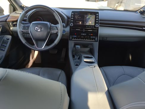 Used 2019 Toyota Avalon Limited w/ Preferred Accessory Package image 12