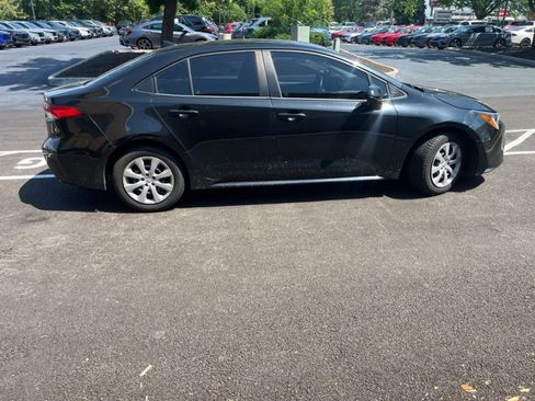 Used 2021 Toyota Corolla LE FWD image 4